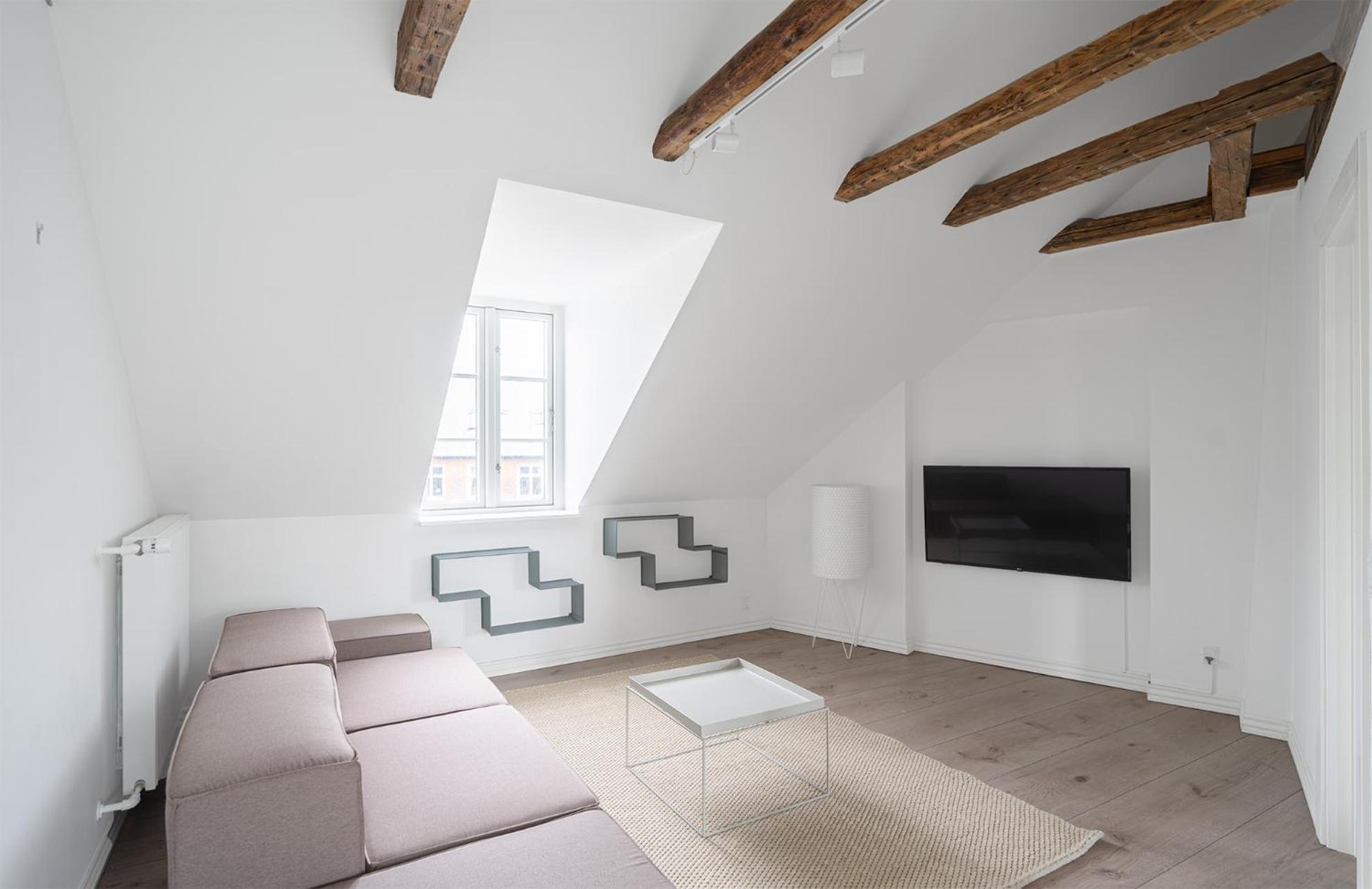 Great 2-bed Penthouse Apartment. Apartment